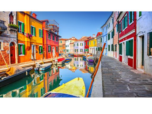 Beautiful streets of Burano- Perfect Day Trip From Venice In November